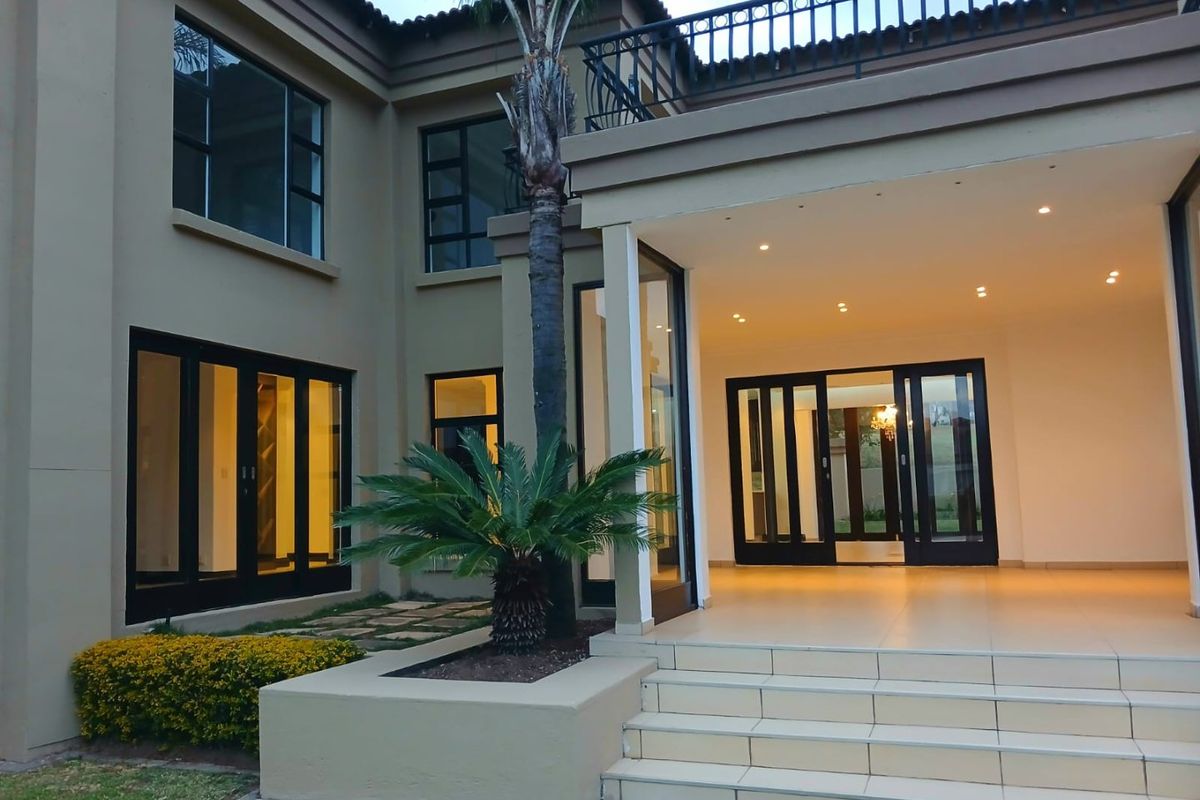 An Exceptional Triple-Storey Masterpiece in a Blue Valley - Photo 3