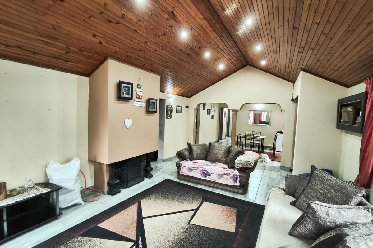 Exceptional Family Living in Vaalpark – Pool, Borehole & Solar System - Photo 5