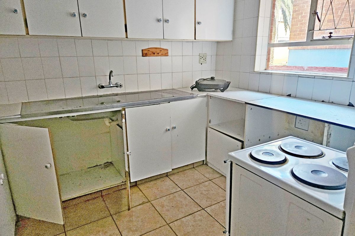 Charming 2 Bedroom Ground Floor Apartment for Sale in Kempton Park - Photo 3