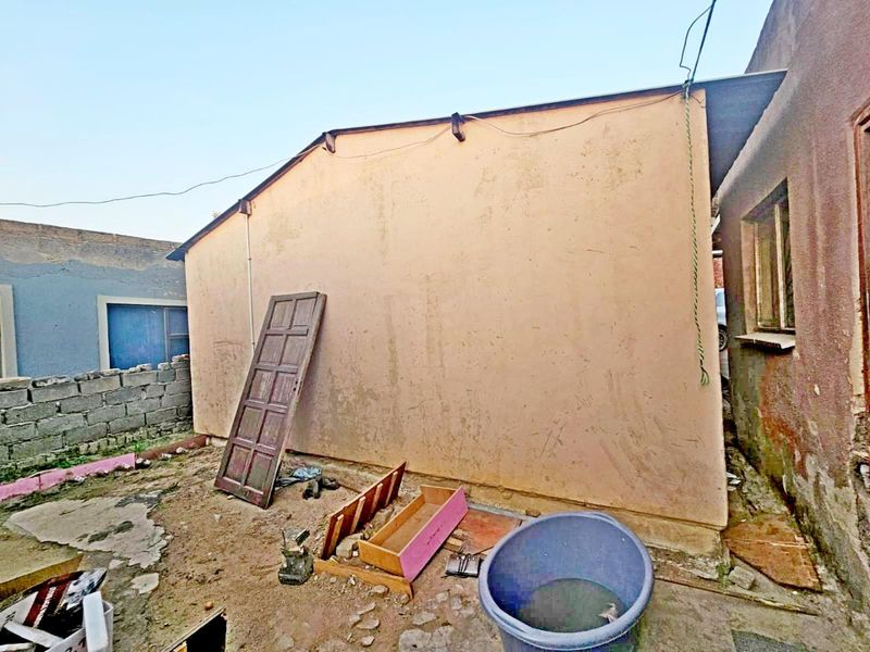 2 Bedroom Investment Property for Sale in Ivory Park - Photo 7