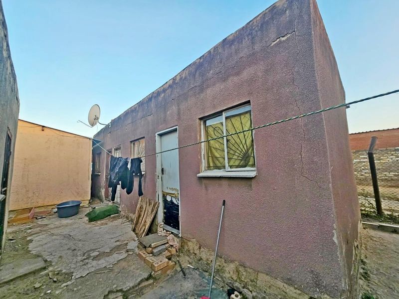 2 Bedroom Investment Property for Sale in Ivory Park - Photo 1