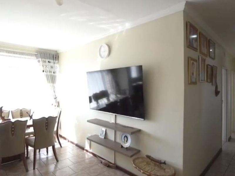 3 Bedrooms, 1 Bathroom Apartment For Sale In Amanzimtoti, Durban - Photo 6