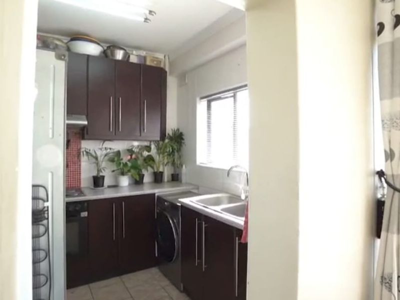 3 Bedrooms, 1 Bathroom Apartment For Sale In Amanzimtoti, Durban - Photo 2