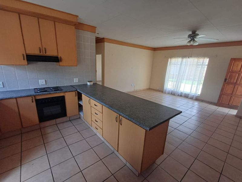2 Bedroom townhouse to rent in Wilkoppies - Photo 2