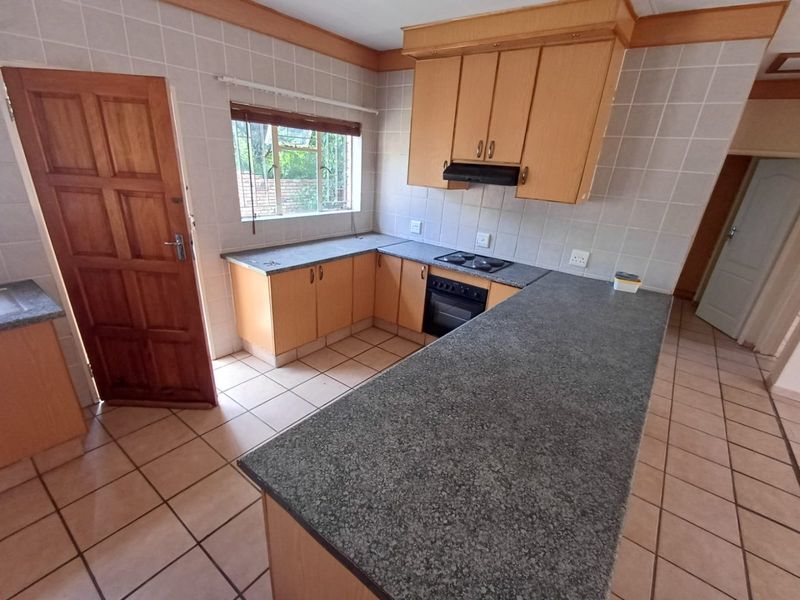 2 Bedroom townhouse to rent in Wilkoppies - Photo 1