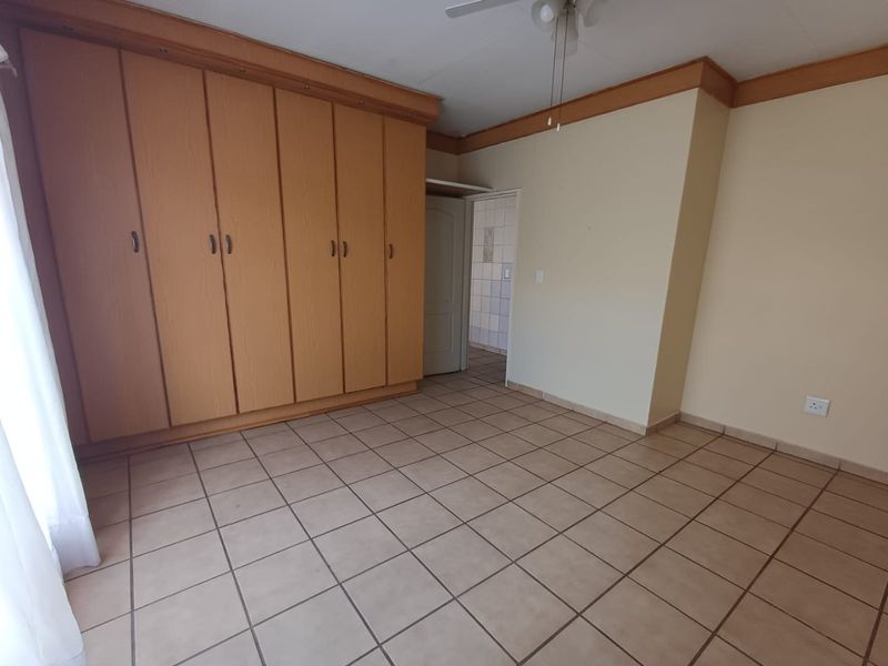 2 Bedroom townhouse to rent in Wilkoppies - Photo 9