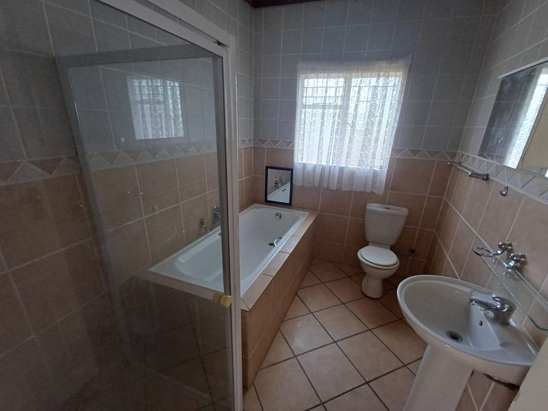 2 Bedroom townhouse to rent in Wilkoppies - Photo 8