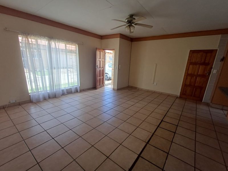 2 Bedroom townhouse to rent in Wilkoppies - Photo 7