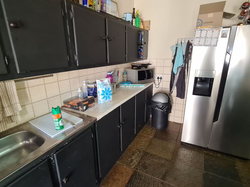 Spacious townhouse superbly situated across from the Shoprite complex in Stilfontein Extension 4. - Photo 10
