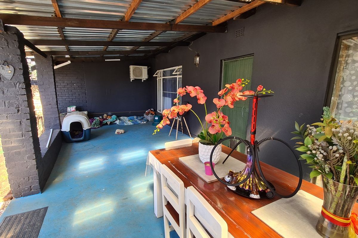 Spacious townhouse superbly situated across from the Shoprite complex in Stilfontein Extension 4. - Photo 4