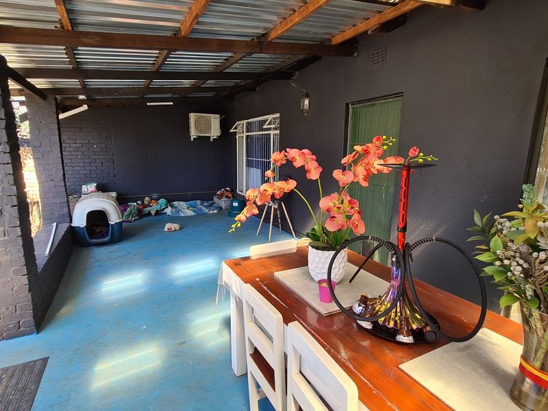 Spacious townhouse superbly situated across from the Shoprite complex in Stilfontein Extension 4. - Photo 4