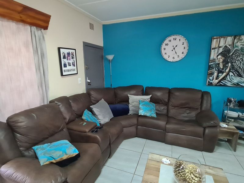 Spacious townhouse superbly situated across from the Shoprite complex in Stilfontein Extension 4. - Photo 7
