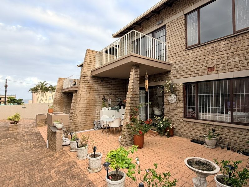 Spacious Coastal Duplex In Walking Distance To Uvongo Beach - Photo 2