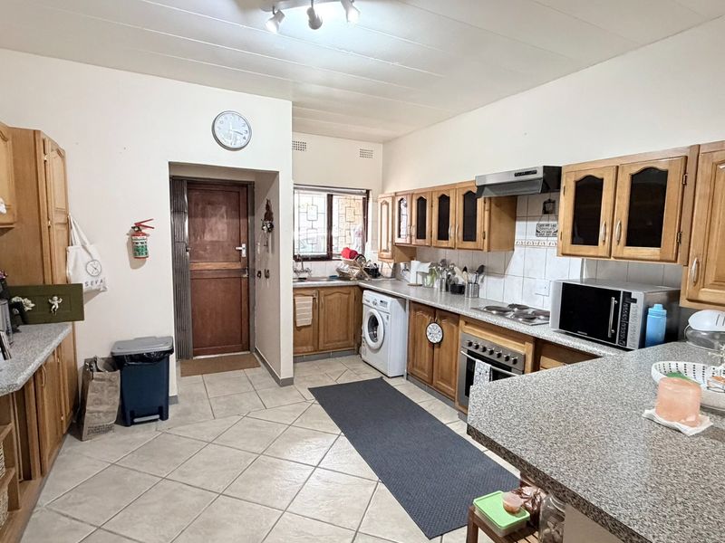 Spacious Coastal Duplex In Walking Distance To Uvongo Beach - Photo 10