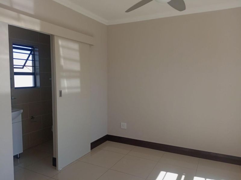 2Bedroom 2Bathroom ground floor in Crowthorne for Rental  - Photo 4
