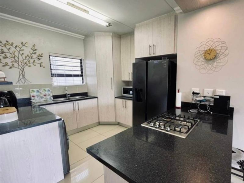 2Bedroom 2Bathroom ground floor in Crowthorne for Rental  - Photo 2