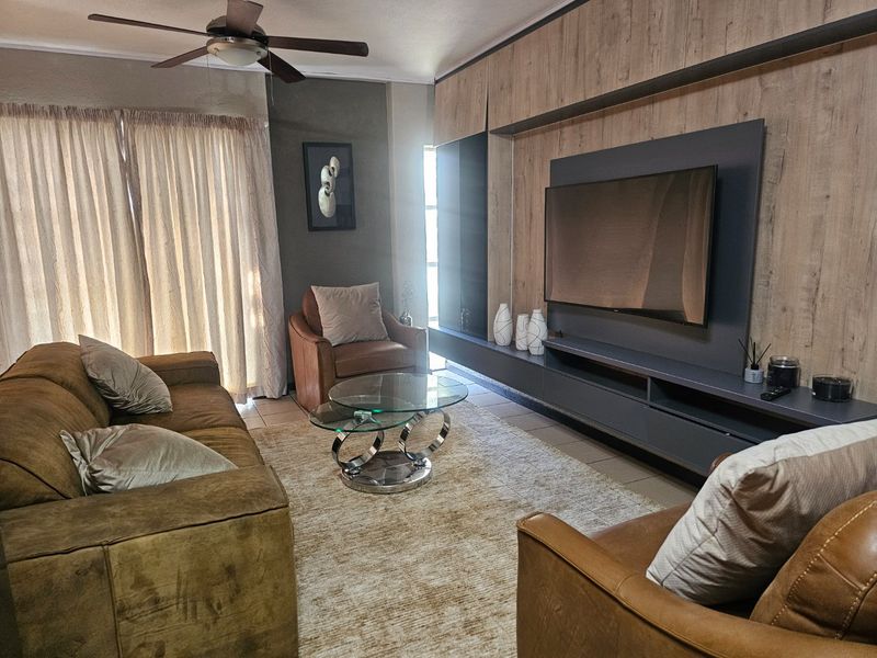 Newly Renovated Fully Furnished 2 Bedrooms and 2 Bathrooms  - Photo 6