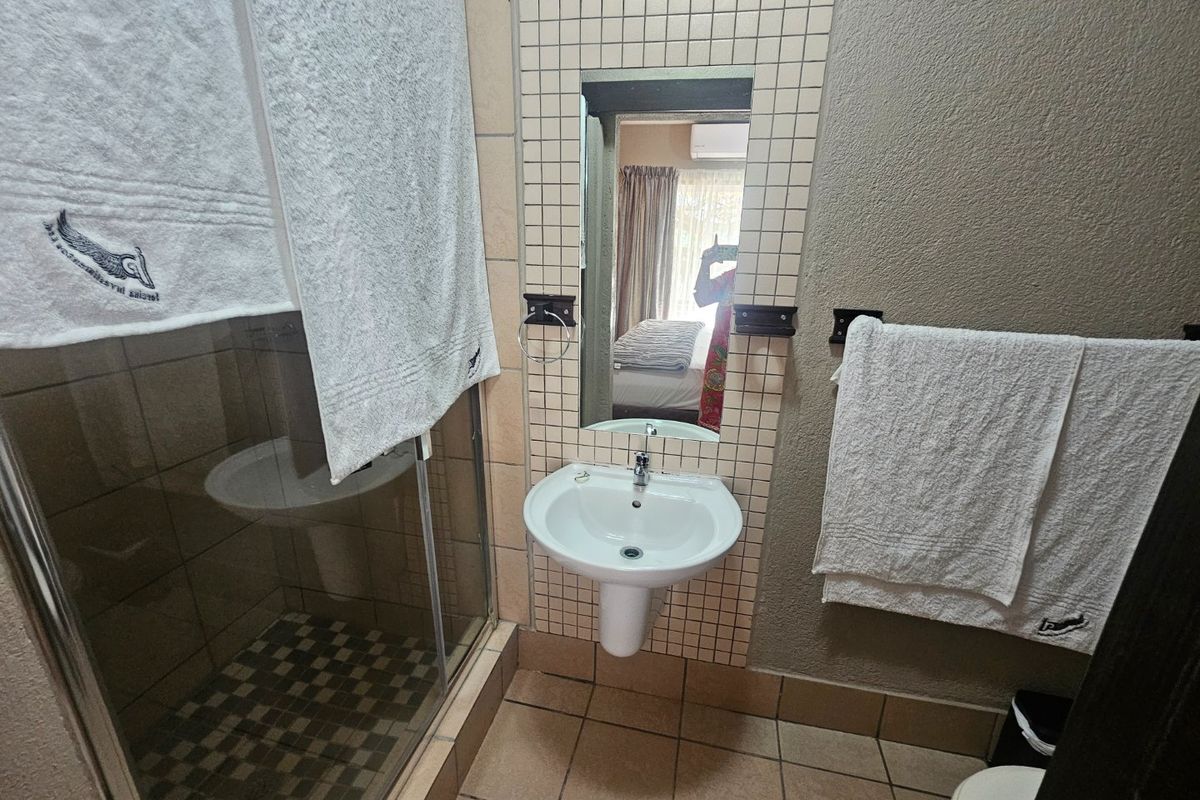 Newly Renovated Fully Furnished 2 Bedrooms and 2 Bathrooms  - Photo 5
