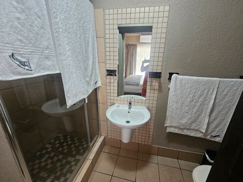 Newly Renovated Fully Furnished 2 Bedrooms and 2 Bathrooms  - Photo 5