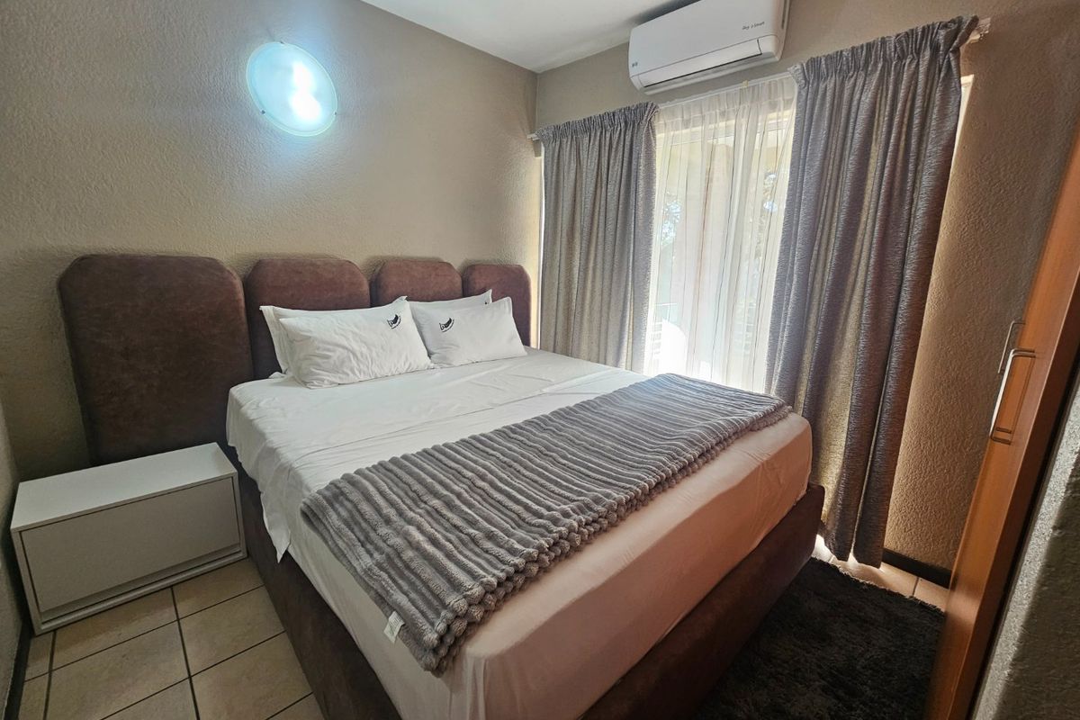 Newly Renovated Fully Furnished 2 Bedrooms and 2 Bathrooms  - Photo 4