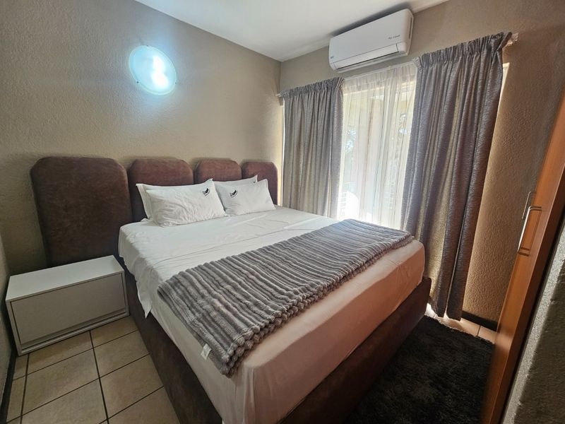 Newly Renovated Fully Furnished 2 Bedrooms and 2 Bathrooms  - Photo 4