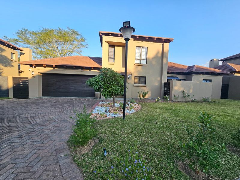 State of The Art Newly Renovated Fully Furnished Family Home  - Photo 1
