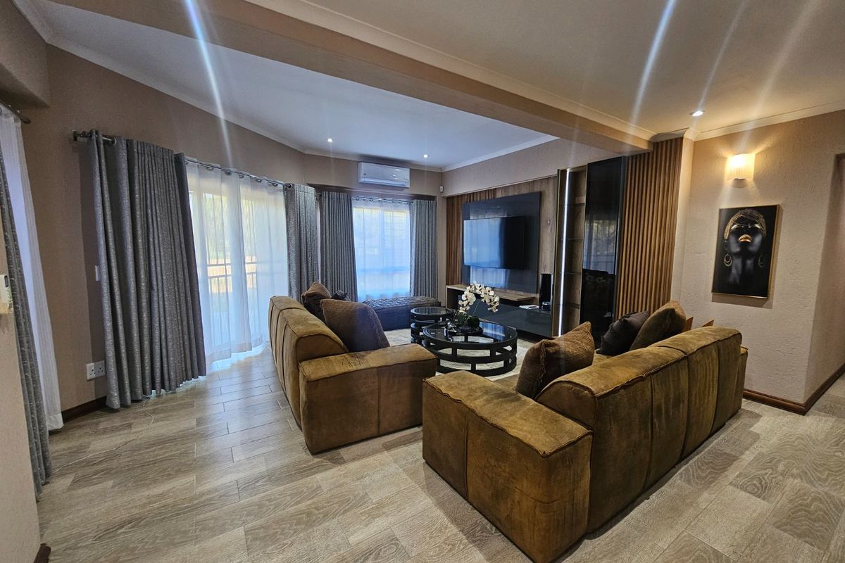 State of The Art Newly Renovated Fully Furnished Family Home  - Photo 5