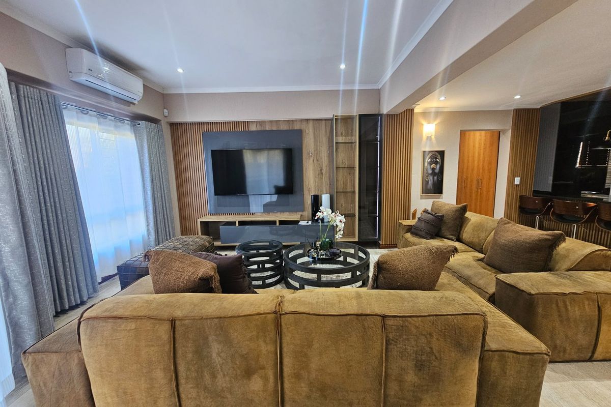 State of The Art Newly Renovated Fully Furnished Family Home  - Photo 3