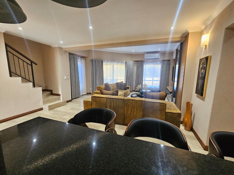 State of The Art Newly Renovated Fully Furnished Family Home  - Photo 6