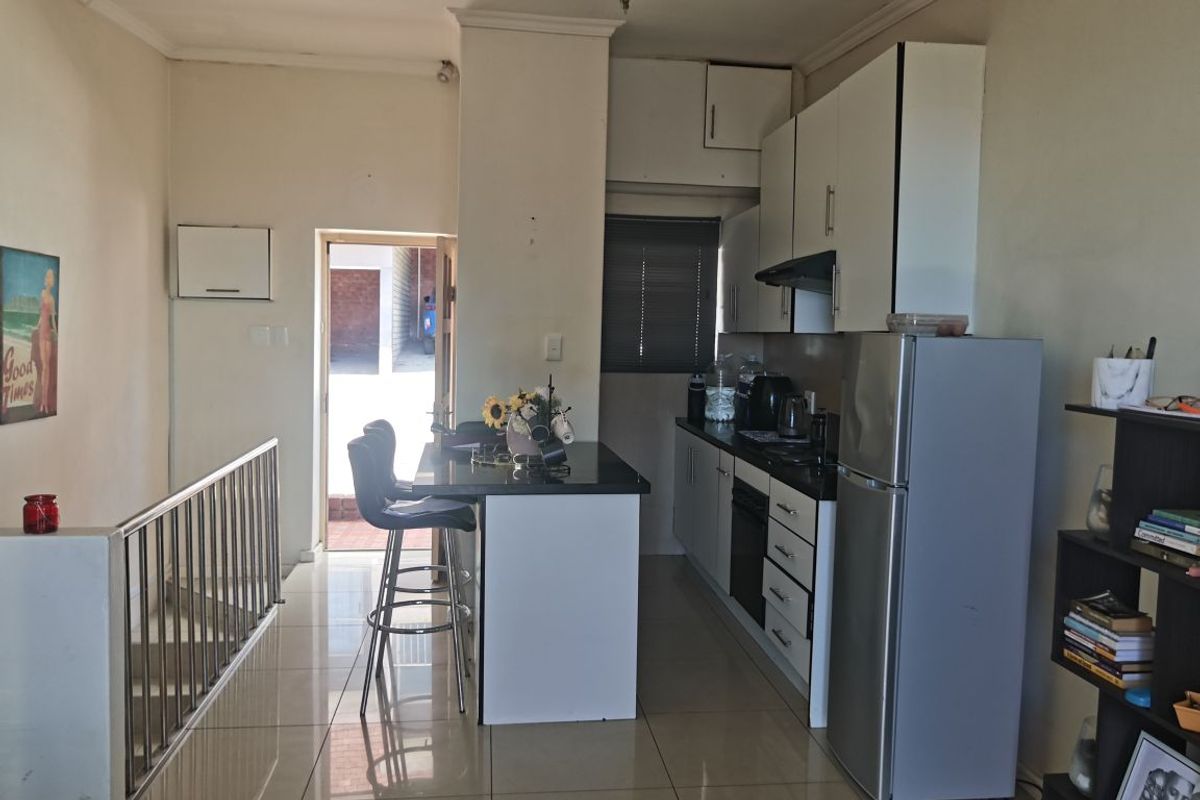 1 bedroom apartment for sale in Richmond Hill - Photo 3