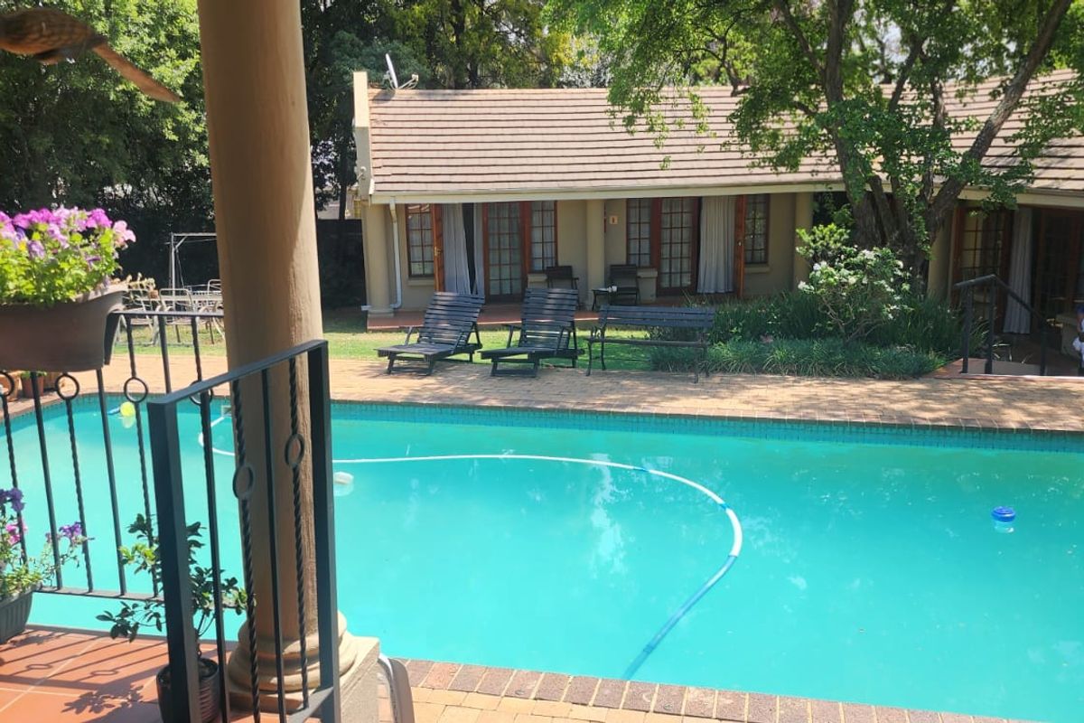 10 Bedroom Guesthouse for Sale – Prime Northcliff Location -Investors Dream! - Photo 5