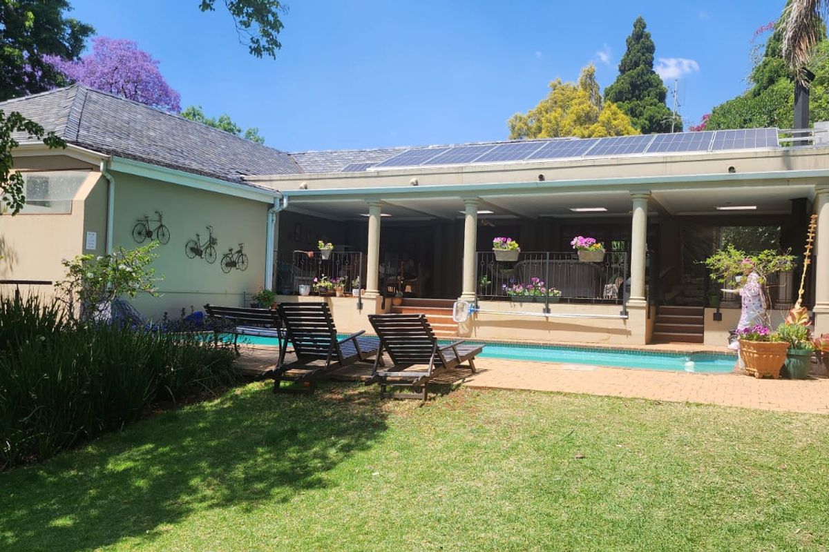 10 Bedroom Guesthouse for Sale – Prime Northcliff Location -Investors Dream! - Photo 2