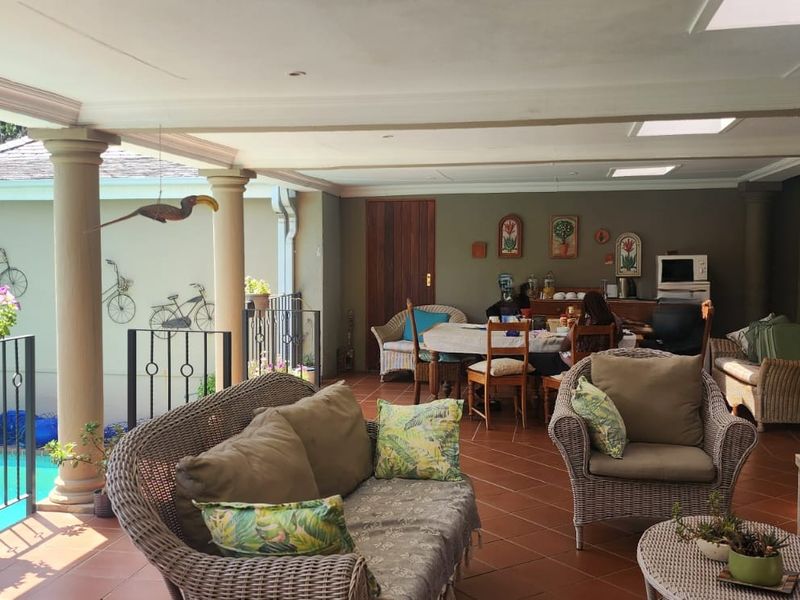 10 Bedroom Guesthouse for Sale – Prime Northcliff Location -Investors Dream! - Photo 1