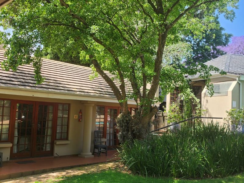 10 Bedroom Guesthouse for Sale – Prime Northcliff Location -Investors Dream! - Photo 8