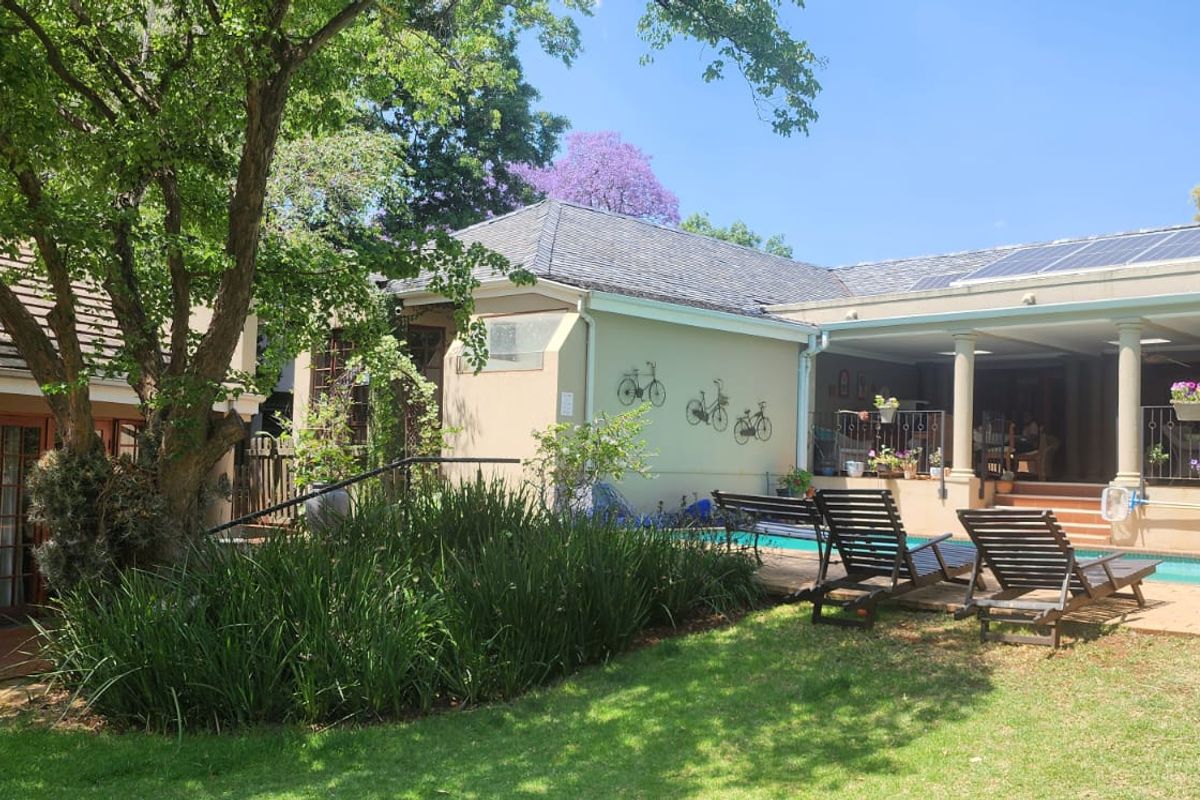 10 Bedroom Guesthouse for Sale – Prime Northcliff Location -Investors Dream! - Photo 4