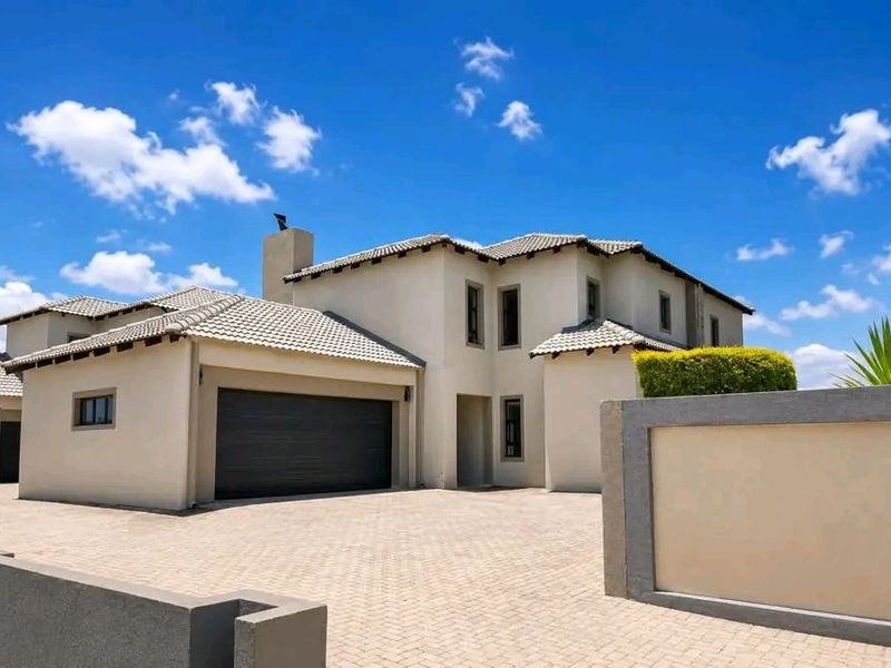 Secure Family Living in Zambezi Manor Lifestyle Estate  - Photo 1