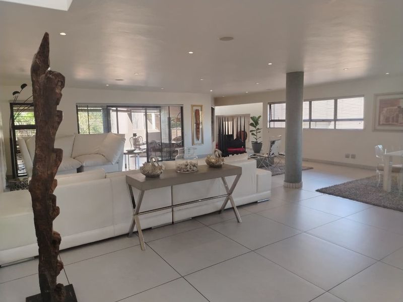 Exceptional fully furnished penthouse — immediate occupation. - Photo 10