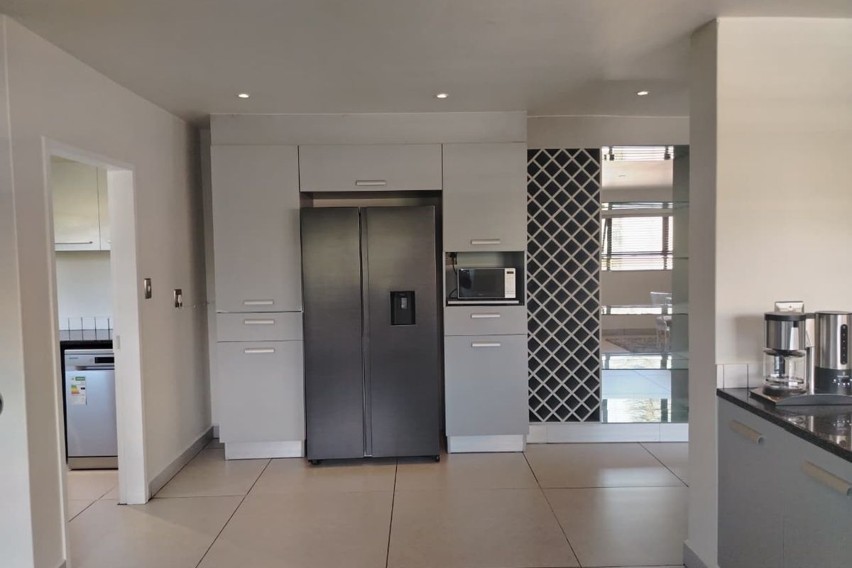 Exceptional fully furnished penthouse — immediate occupation. - Photo 4