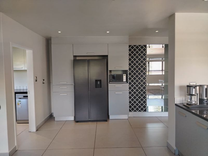 Exceptional fully furnished penthouse — immediate occupation. - Photo 4