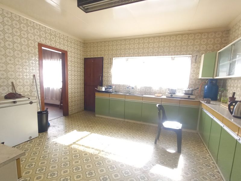 Family home - Photo 10