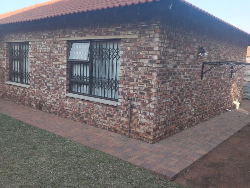 DUAL MANDATE Modern Full Title Townhouse in a Secure Flamwood Complex - Photo 3
