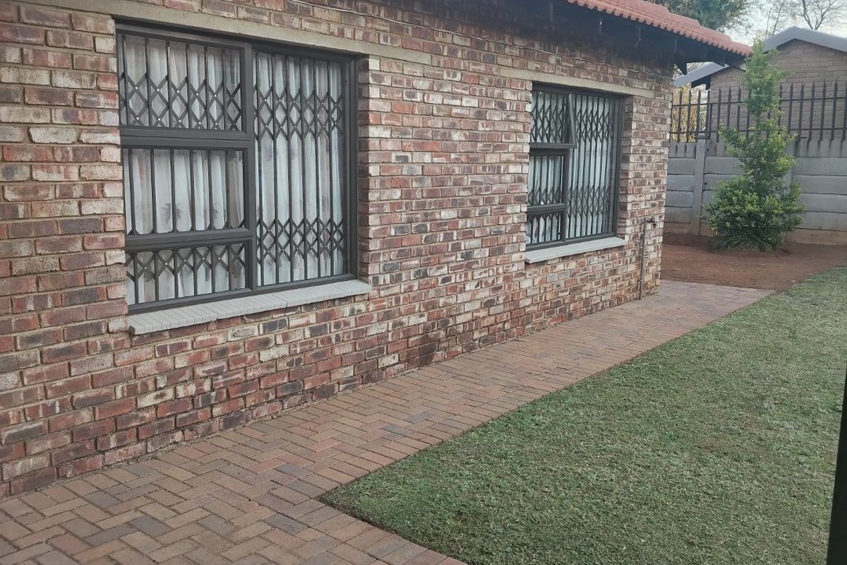 DUAL MANDATE Modern Full Title Townhouse in a Secure Flamwood Complex - Photo 5