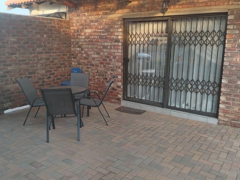 DUAL MANDATE Modern Full Title Townhouse in a Secure Flamwood Complex - Photo 4