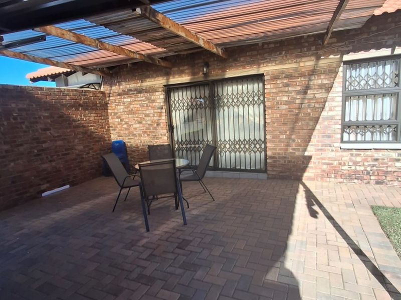DUAL MANDATE Modern Full Title Townhouse in a Secure Flamwood Complex - Photo 9