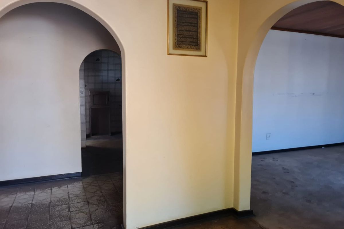 Complete 5 Bed House on a Large Stand - Photo 5