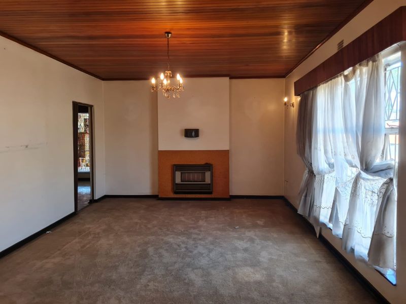 Complete 5 Bed House on a Large Stand - Photo 6