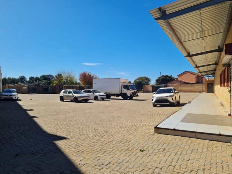 Ideal space for manufacturing or wholesale trade - Photo 2