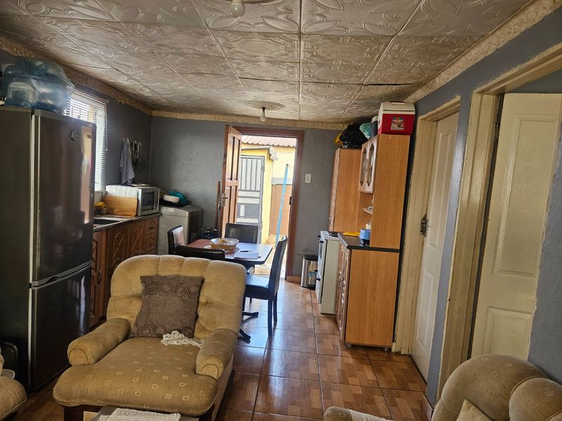 2 Bedroom house for sale - Photo 3