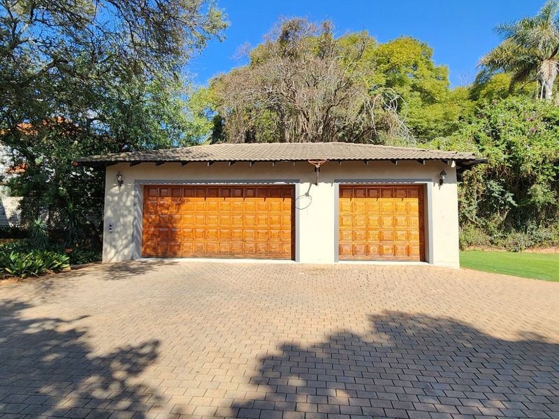 A Rare 2,700m2 Opportunity – Magnificent Family Home with Outstanding Development Potential - Photo 5