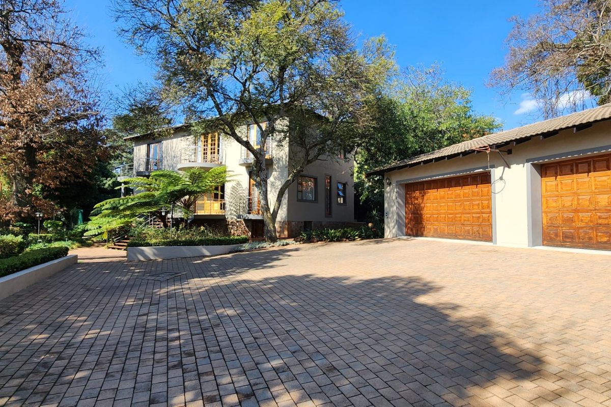 A Rare 2,700m2 Opportunity – Magnificent Family Home with Outstanding Development Potential - Photo 4